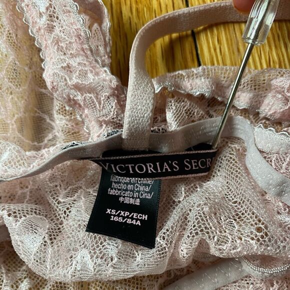 🪦 Victoria’s Secret Pale Pink Lingerie Bodysuit Lace Floral Pattern Size XS - Picture 6 of 8